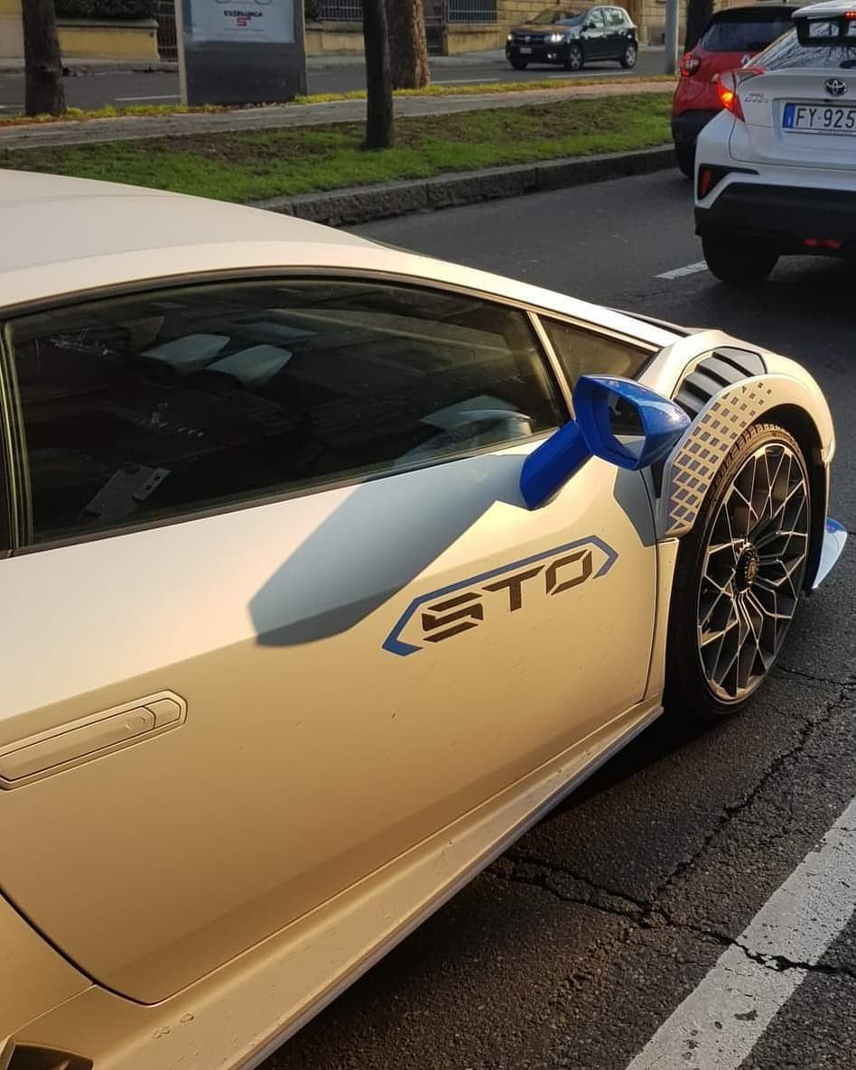 Matte-White-Lamborghini-Huracan-STO-3