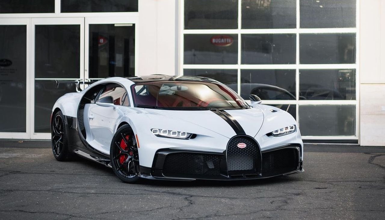 Quartz White Bugatti Chiron Pur Sport-Sparky18888-1