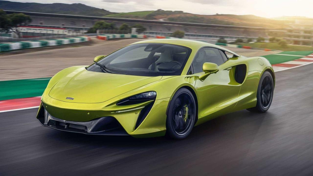 2022-mclaren-artura-exterior