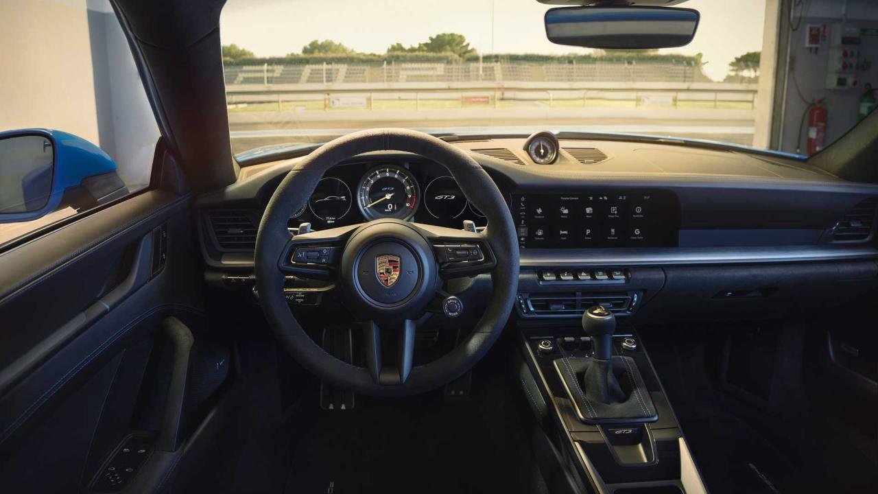 2022-porsche-911-gt3-cabin
