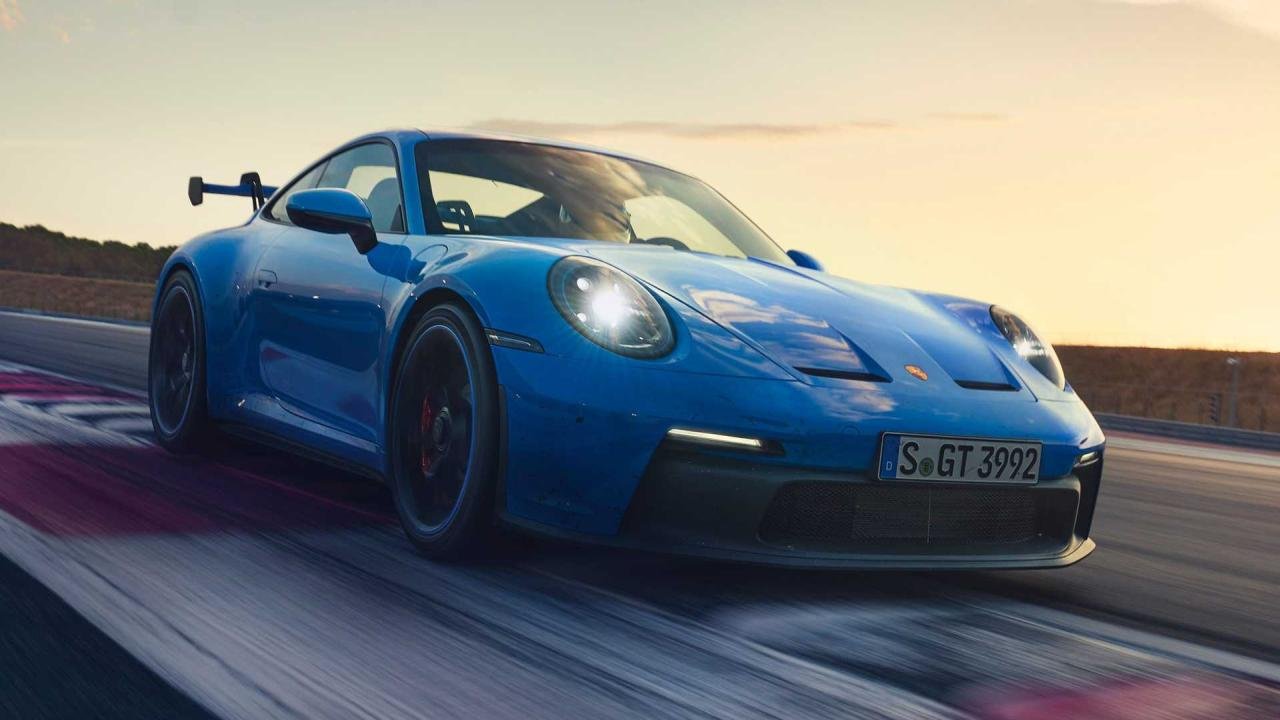 2022-porsche-911-gt3-nose-headlights-on