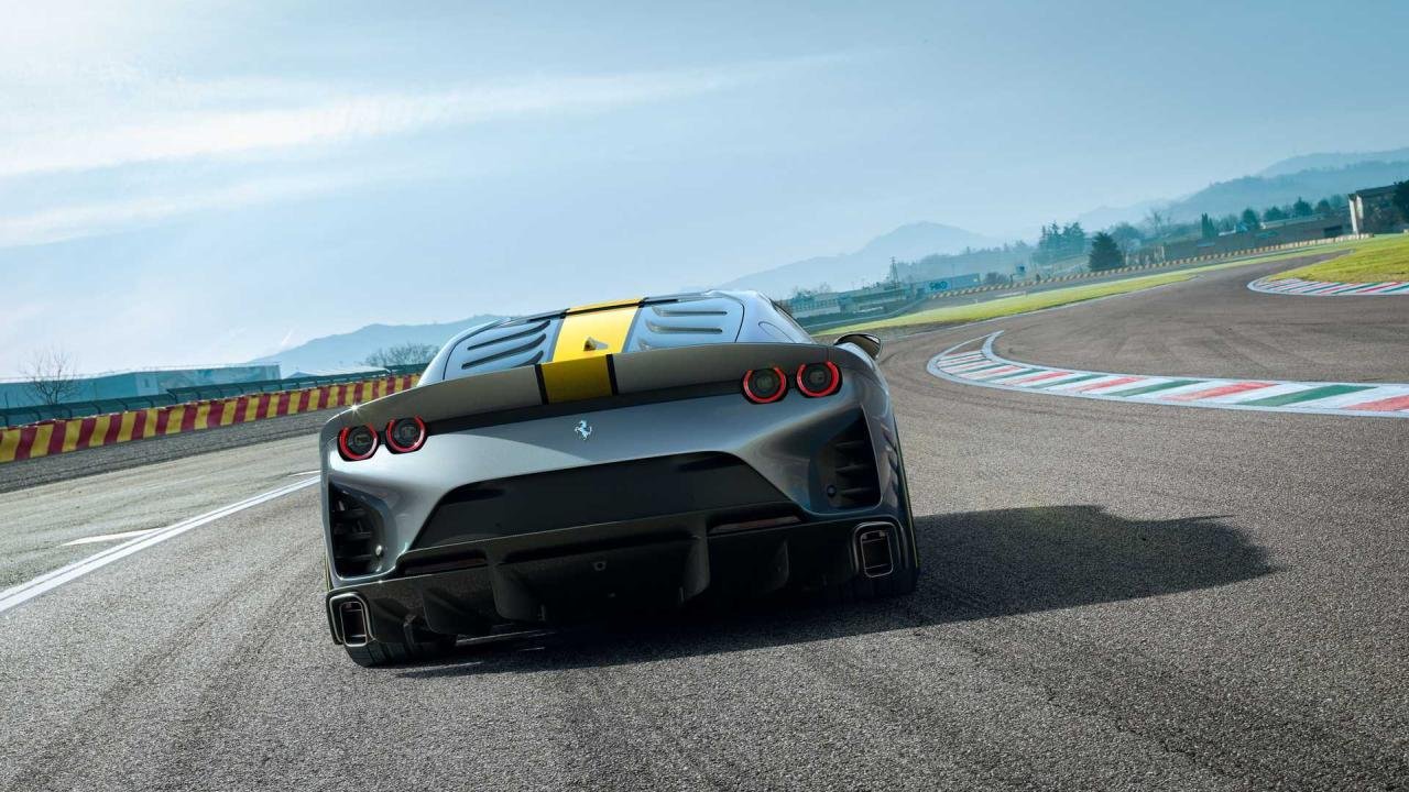 Ferrari 812 Competizione-2