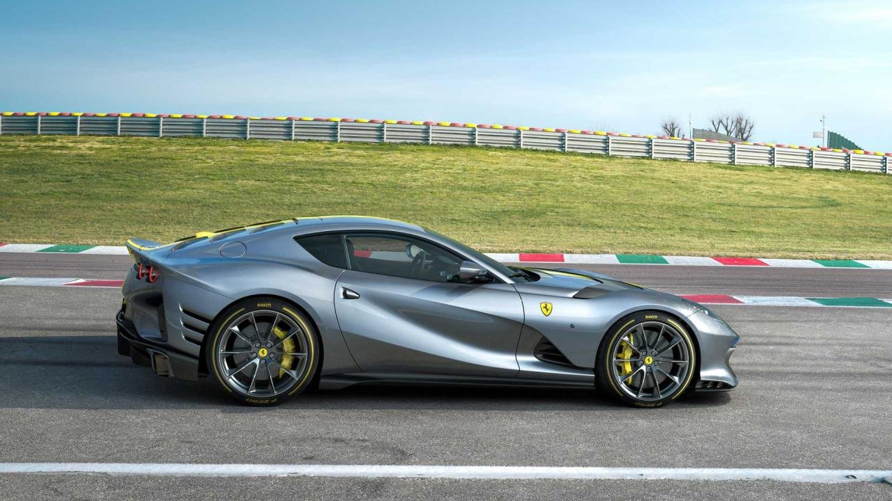 Ferrari 812 Competizione-4