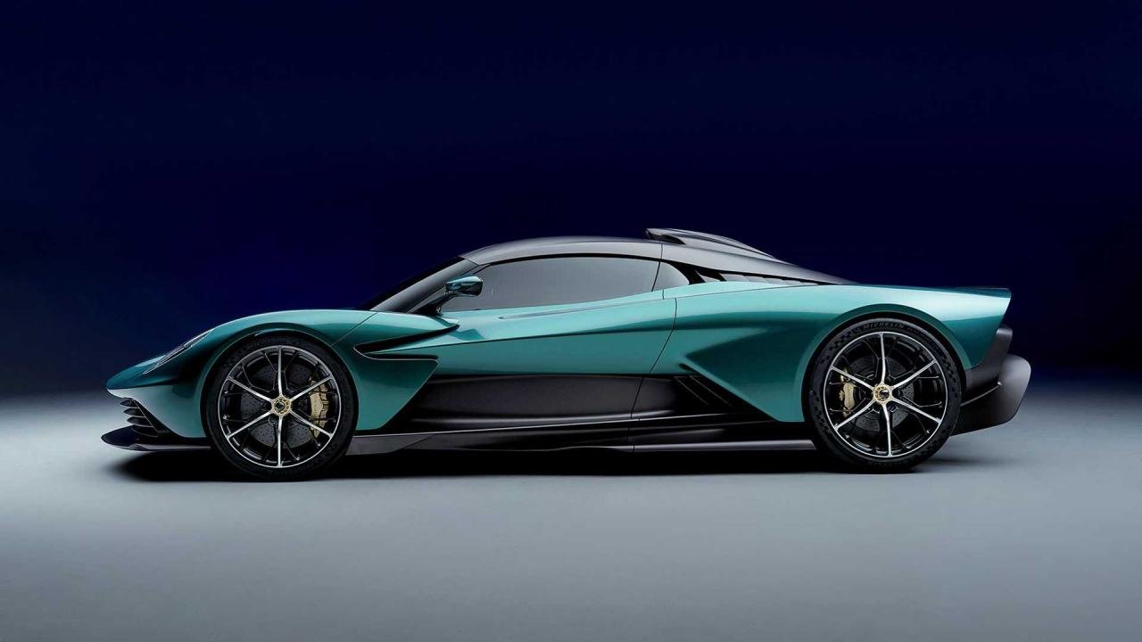 Aston Martin Valhalla-3
