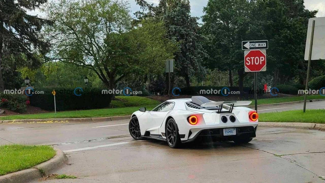 ford-gt-send-off-edition-spy-photo