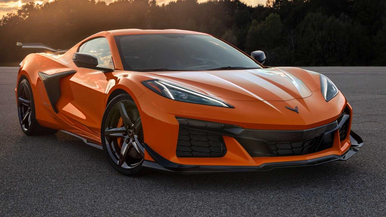 2023-chevrolet-corvette-z06-front-view