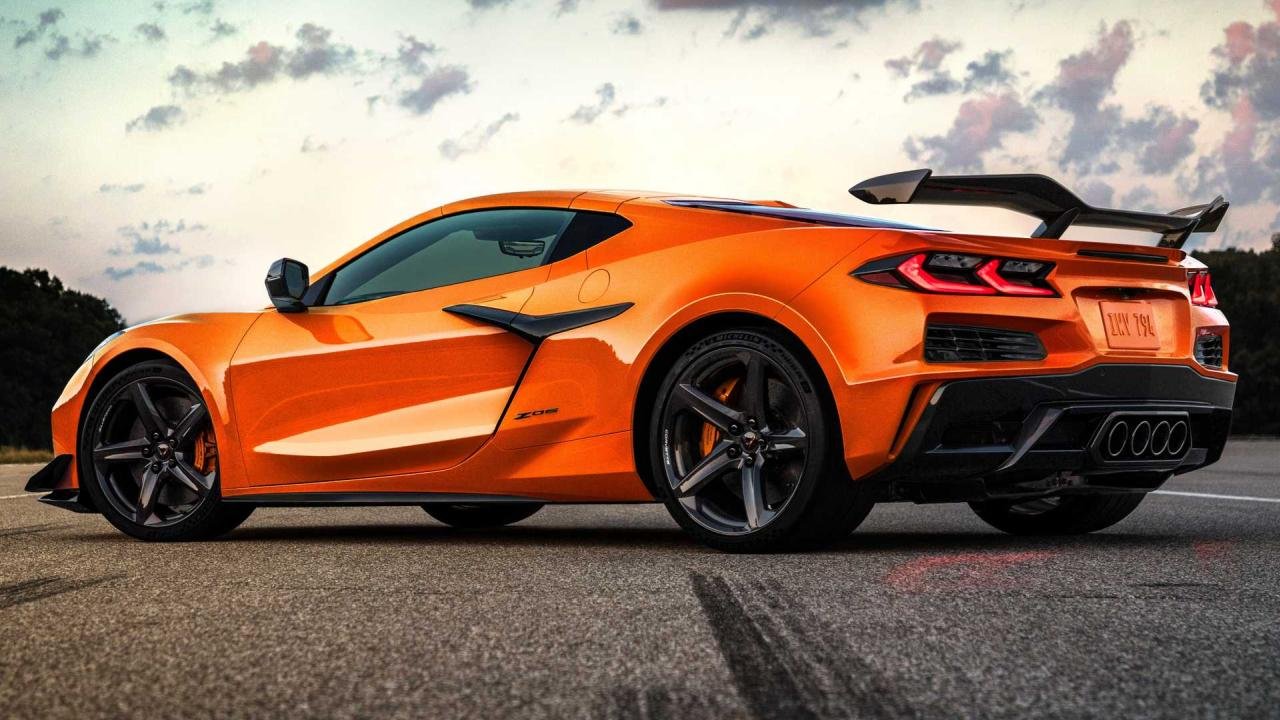 2023-chevrolet-corvette-z06-side-view (1)
