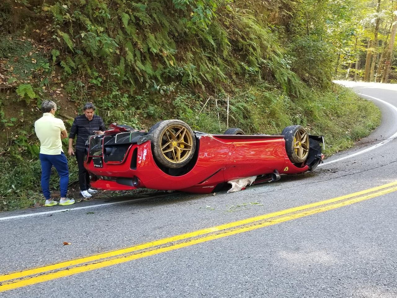 Ferrari 488 Pista Spider-crash-Tail of the Dragon-1