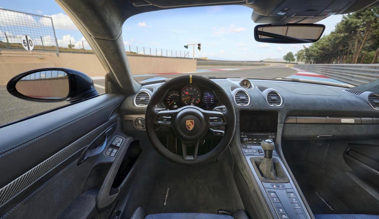 2022 Porsche Cayman GT4 RS-1
