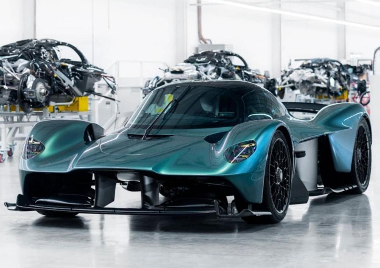 Aston Martin Valkyrie-production-line-3