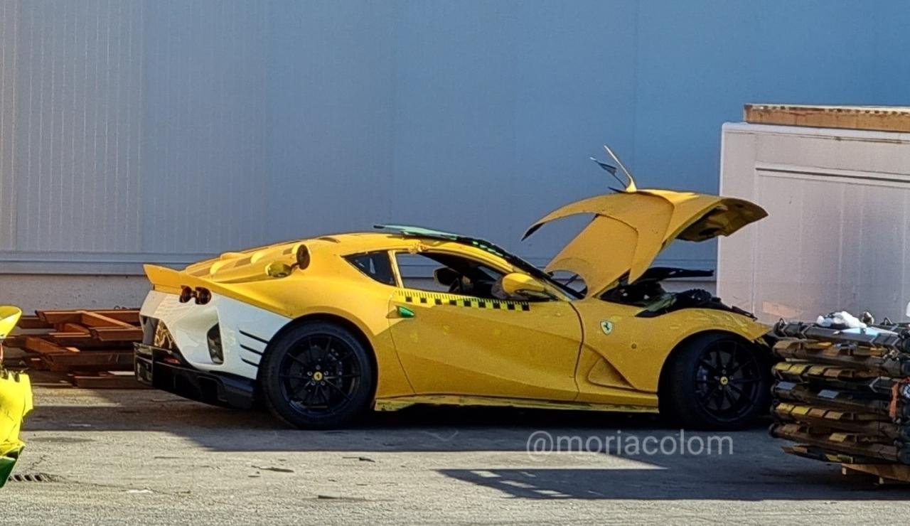 Ferrari 812 Competizione-crash-test-mule-1