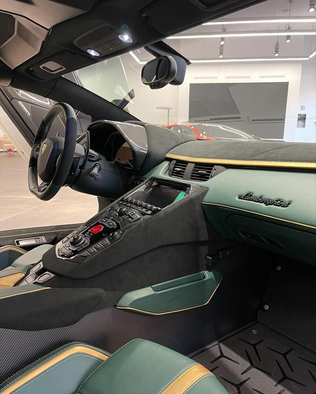 Lamborghini Aventador SVJ-dual-tone-spec-4