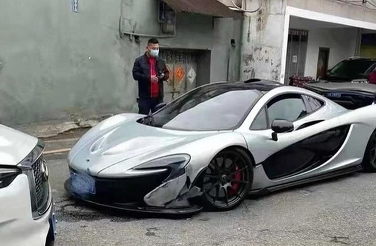 McLaren P1-silver-China-crash