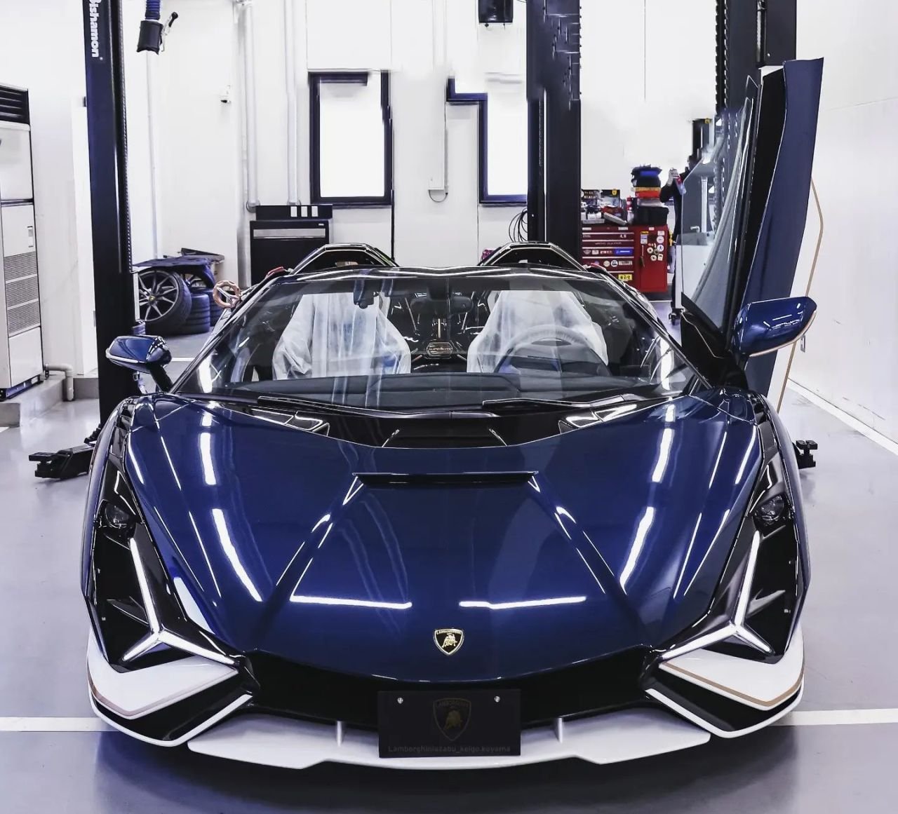 Lamborghini Sian Roadster-dual-tone-Japan-1