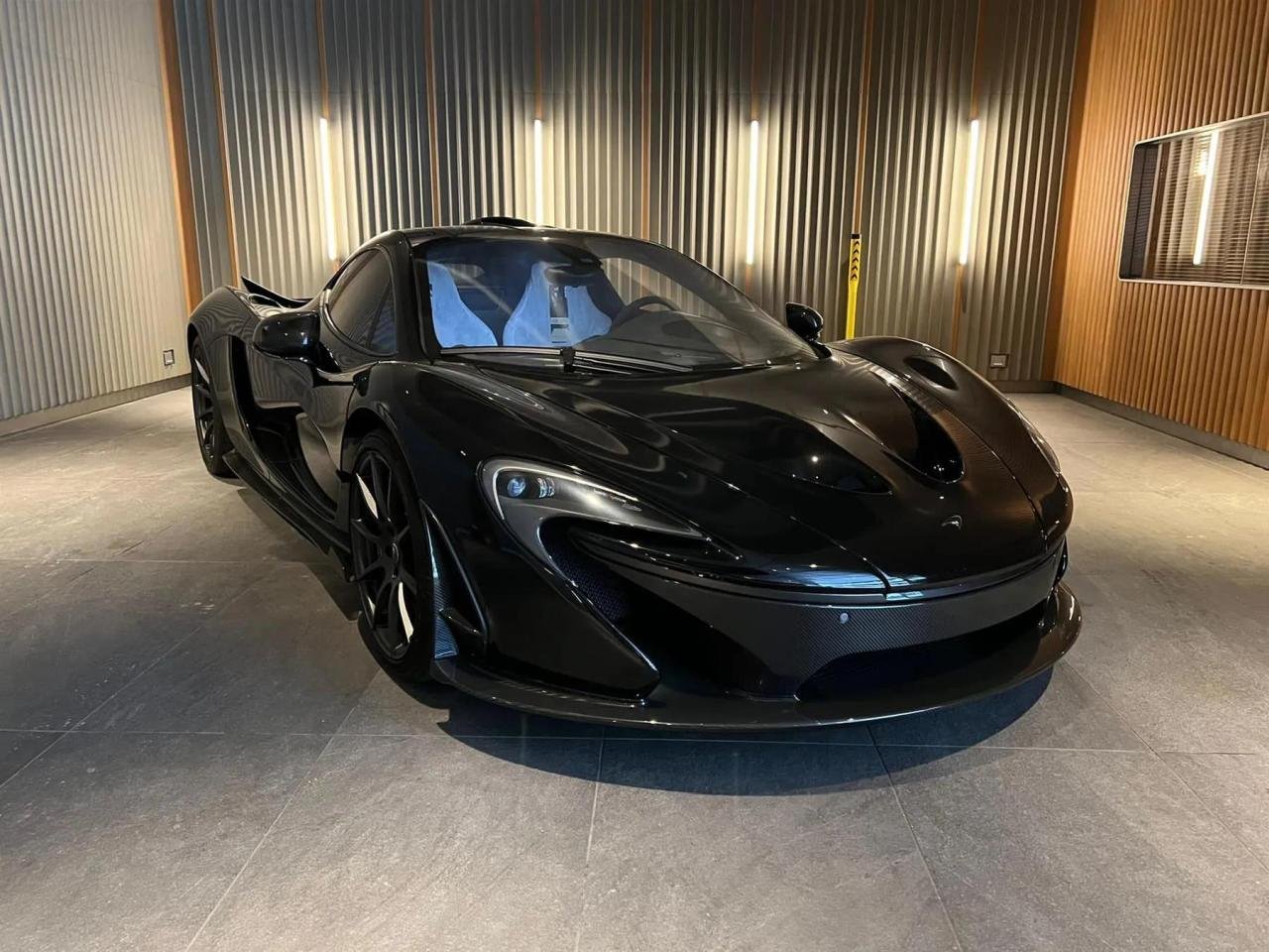 McLaren P1-Black-Delivery Miles-for-sale-Hong Kong-1