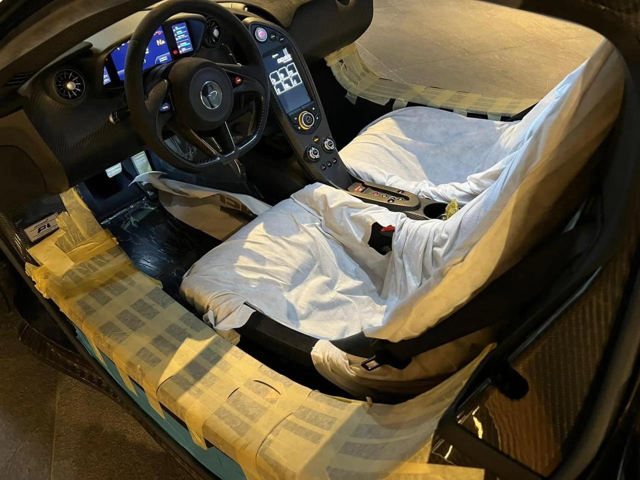 McLaren P1-Black-Delivery Miles-for-sale-Hong Kong-3