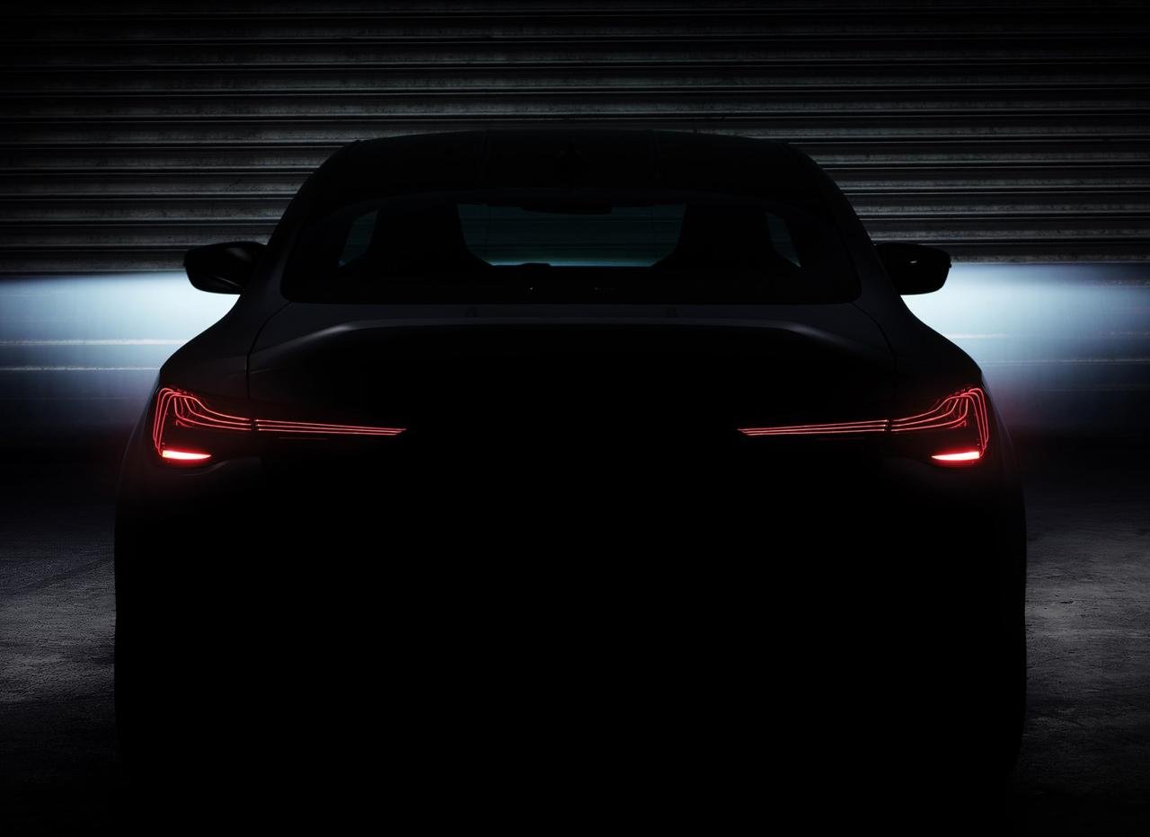 2023 BMW M4 CSL teaser-2