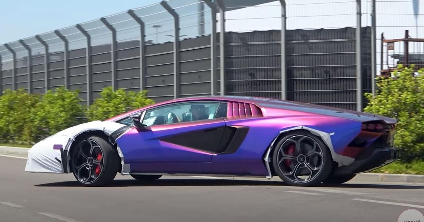 Lamborghini Countach-Pearlescent colour