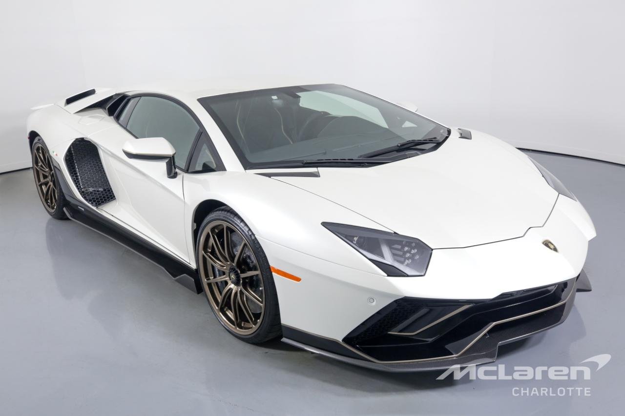 Used-2022-LAMBORGHINI-AVENTADOR-ULTIMAE-1