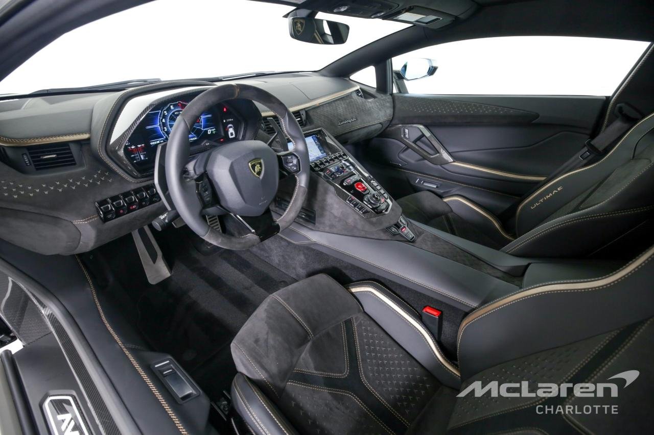 Used-2022-LAMBORGHINI-AVENTADOR-ULTIMAE-4