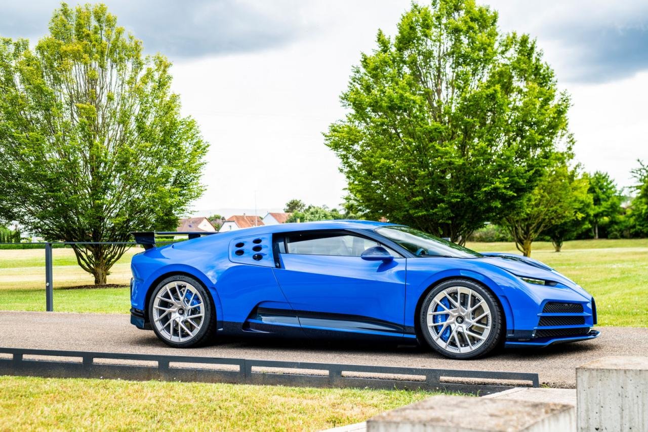 02 BUGATTI_Centodieci-first-delivery