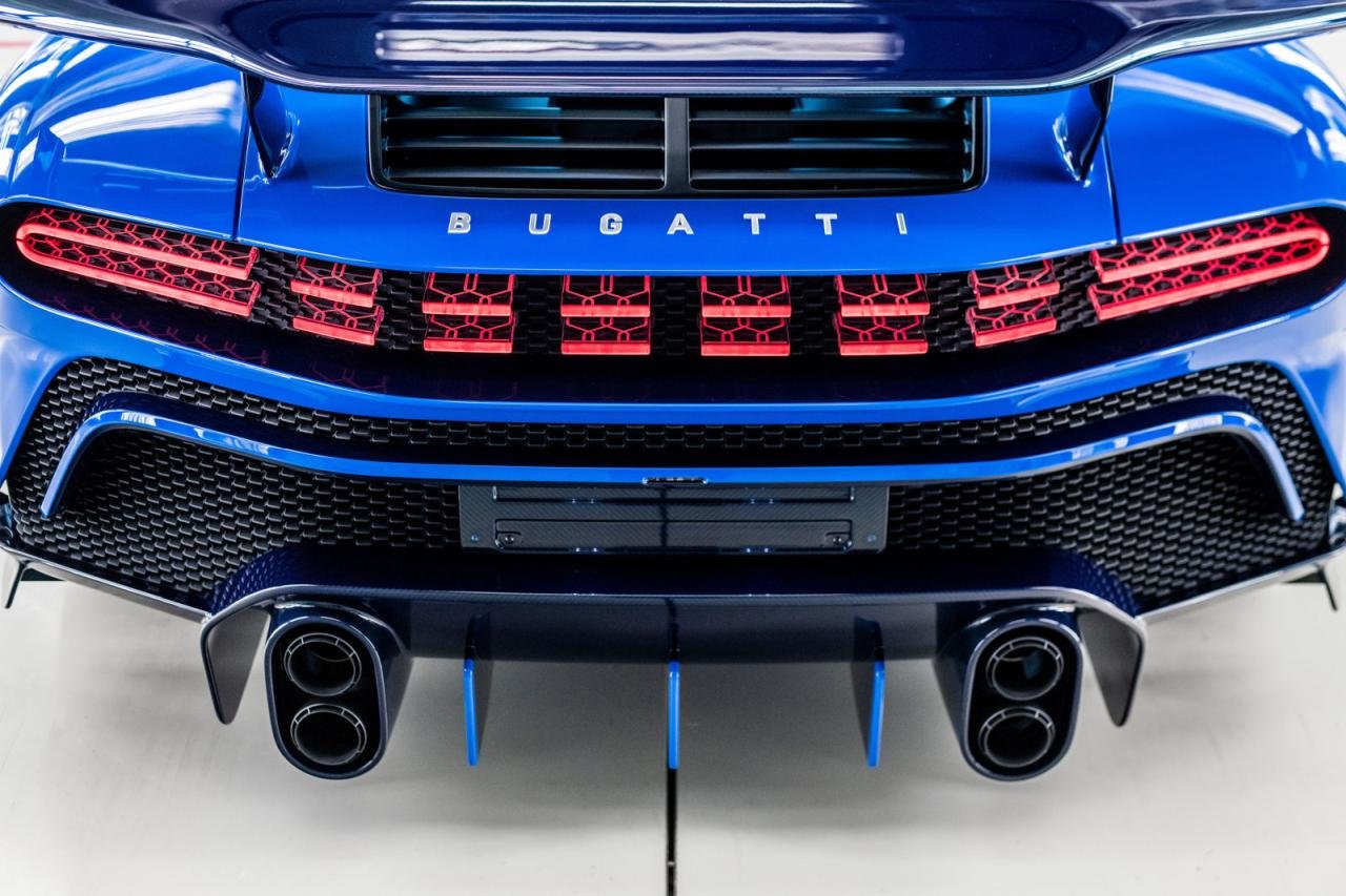 07 BUGATTI_Centodieci-first-delivery