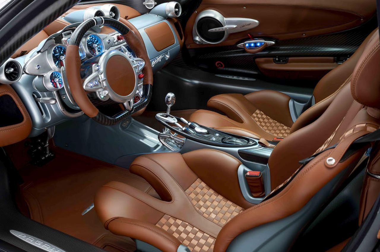 96-pagani-huayra-codalunga-interior