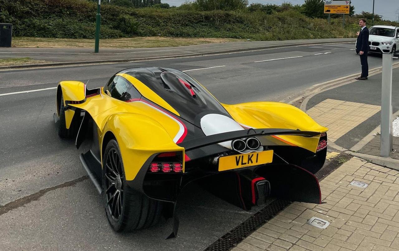 Aston Martin Valkyrie-Sunburst Yellow-UK-2