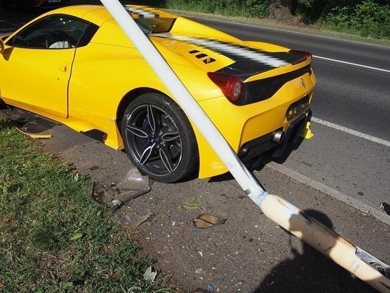 Ferrari 458 Speciale Aperta-Yellow-Czech-crash-1