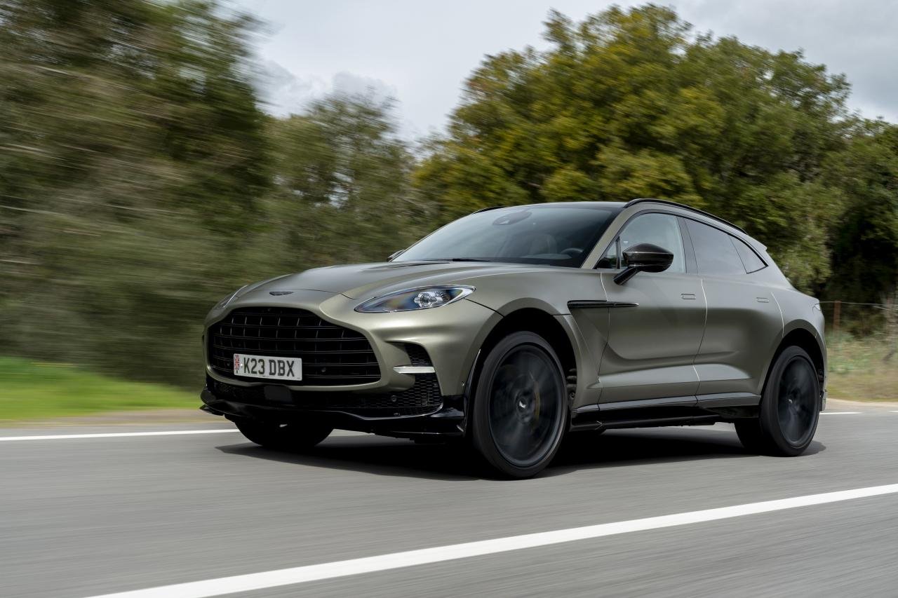 Aston Martin DBX 707