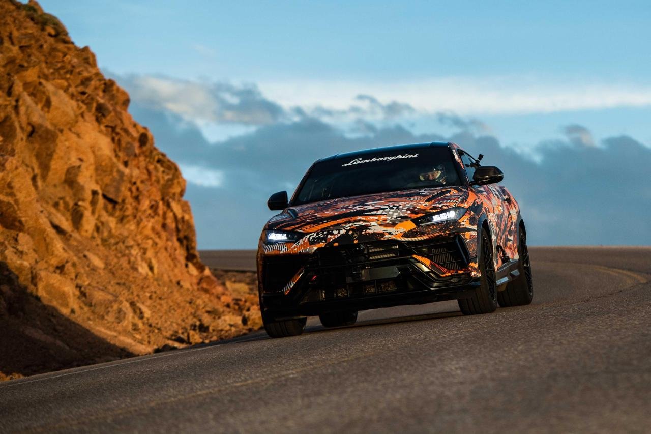 Lamborghini Urus-Pikes-Peak-Record-1