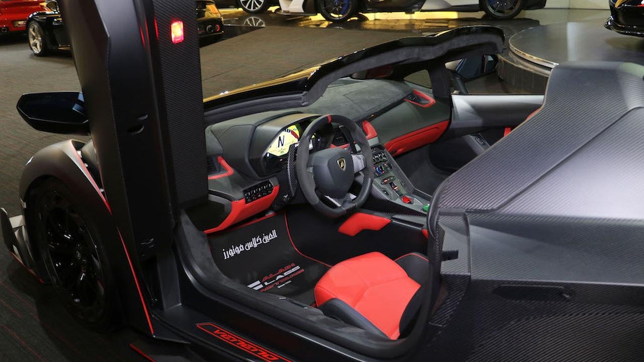 Lamborghini Veneno Roadster for sale-UAE-3