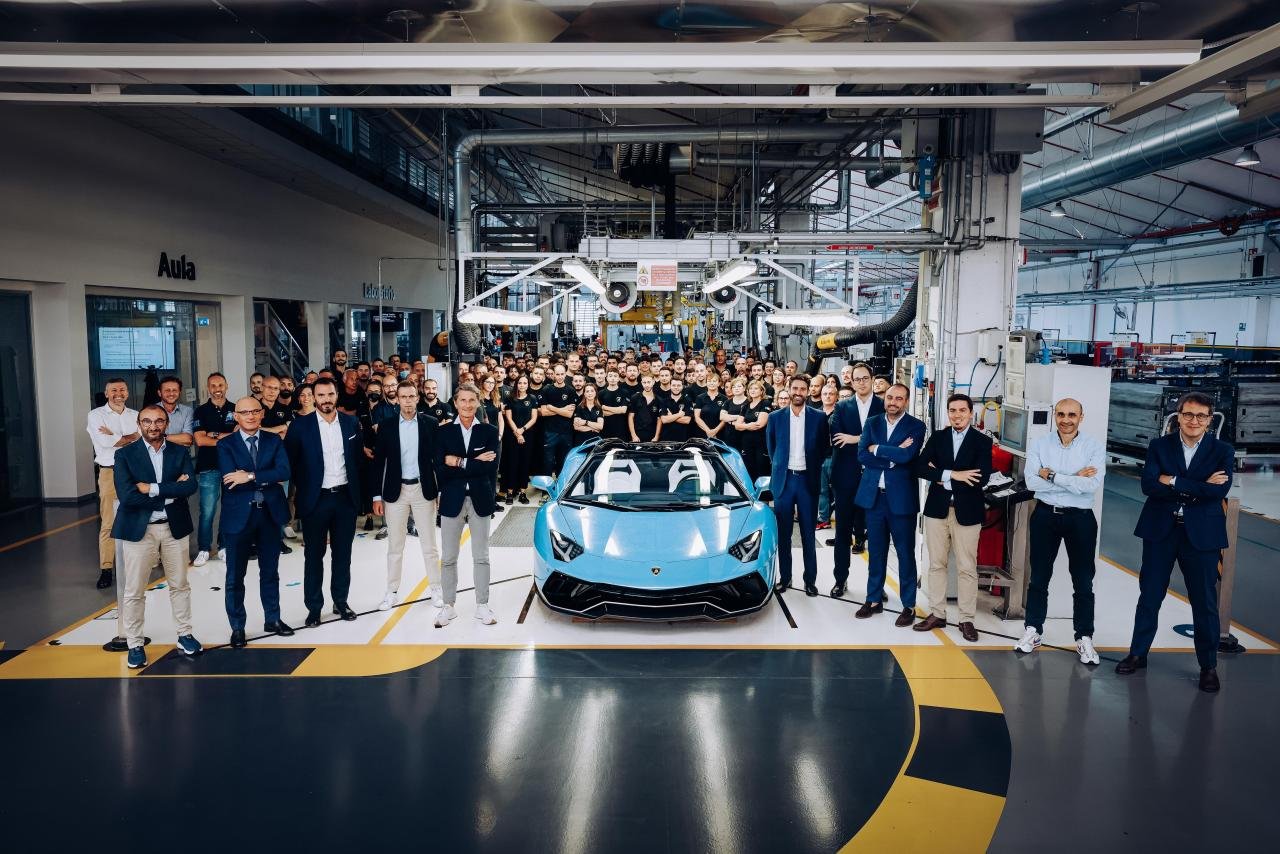 Final Lamborghini Aventador Ultimae Roadster-2
