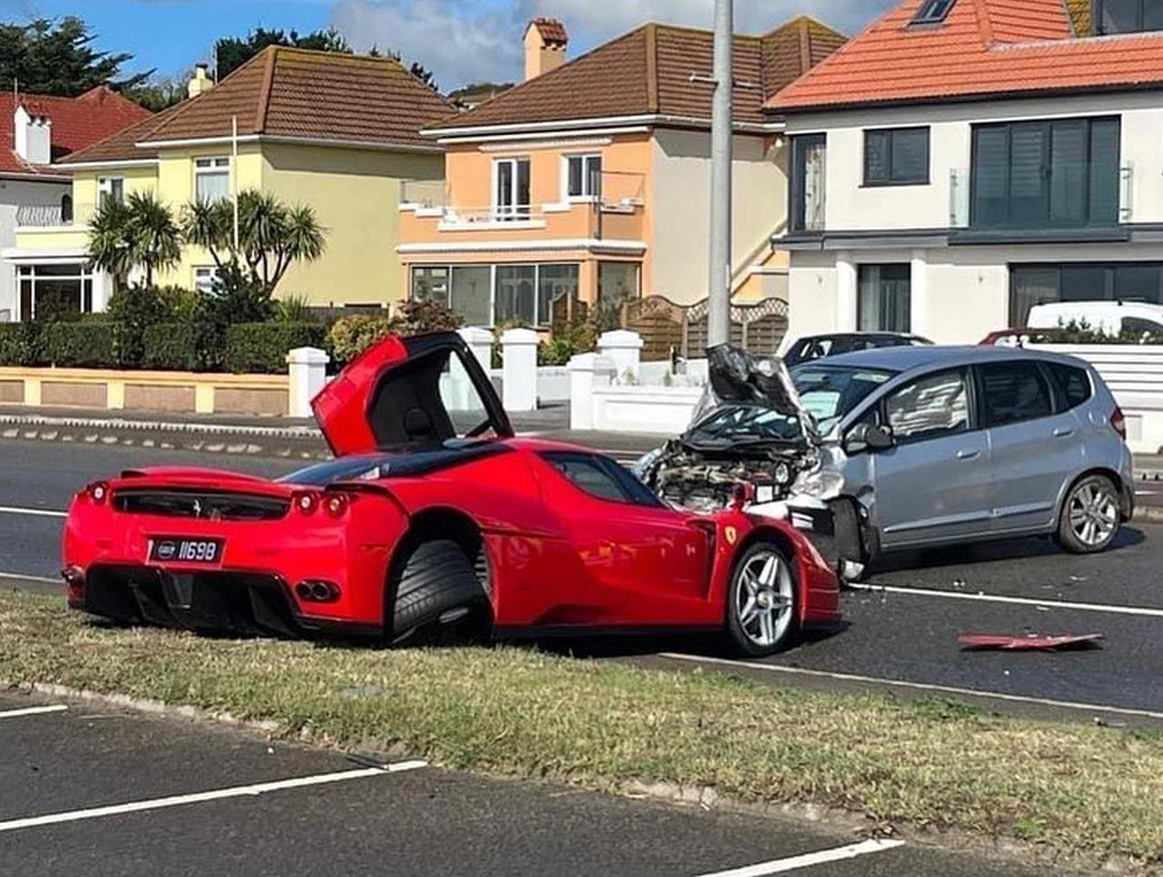 Ferrari Enzo Crash-UK-1