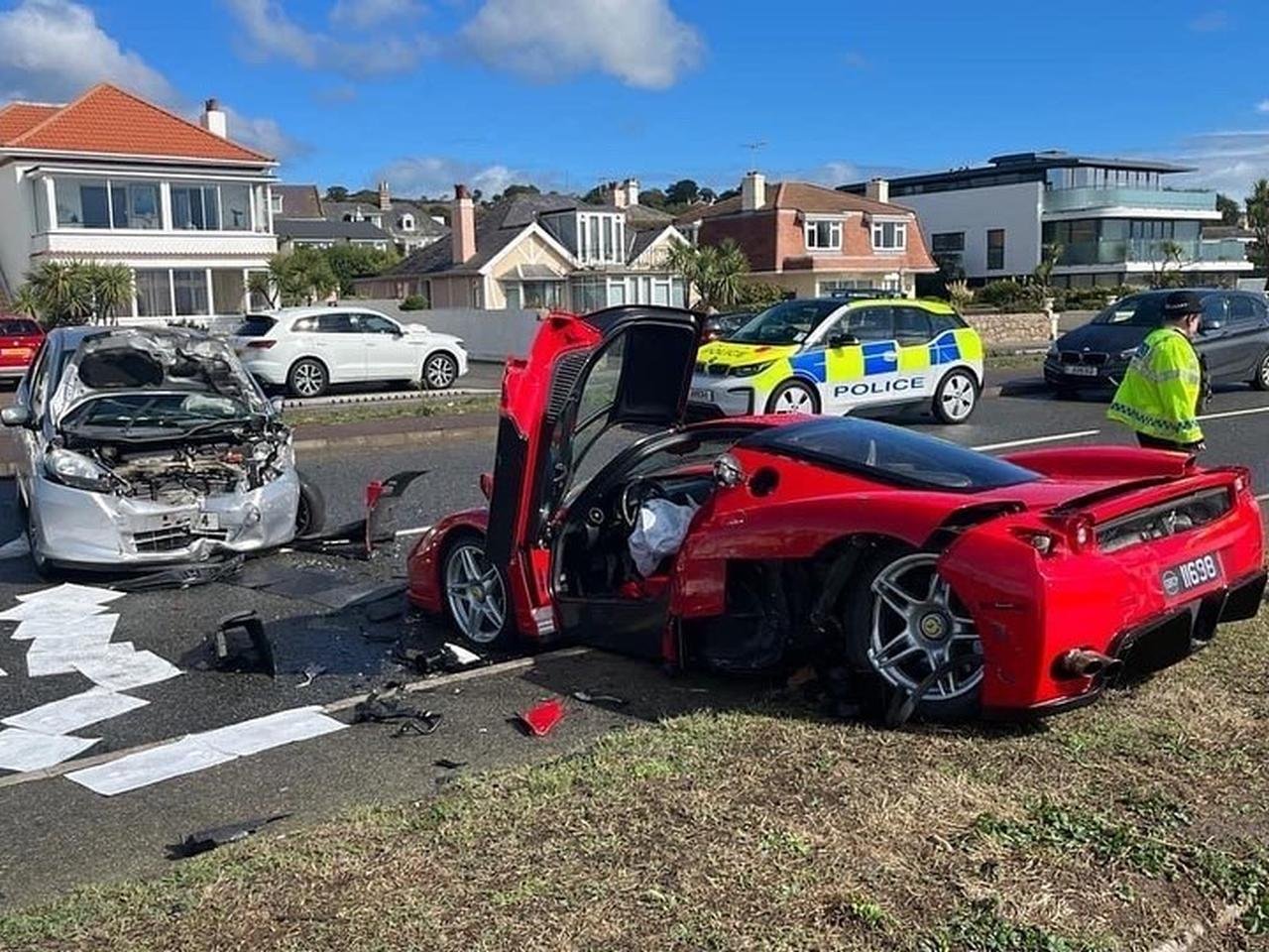 Ferrari Enzo Crash-UK-2