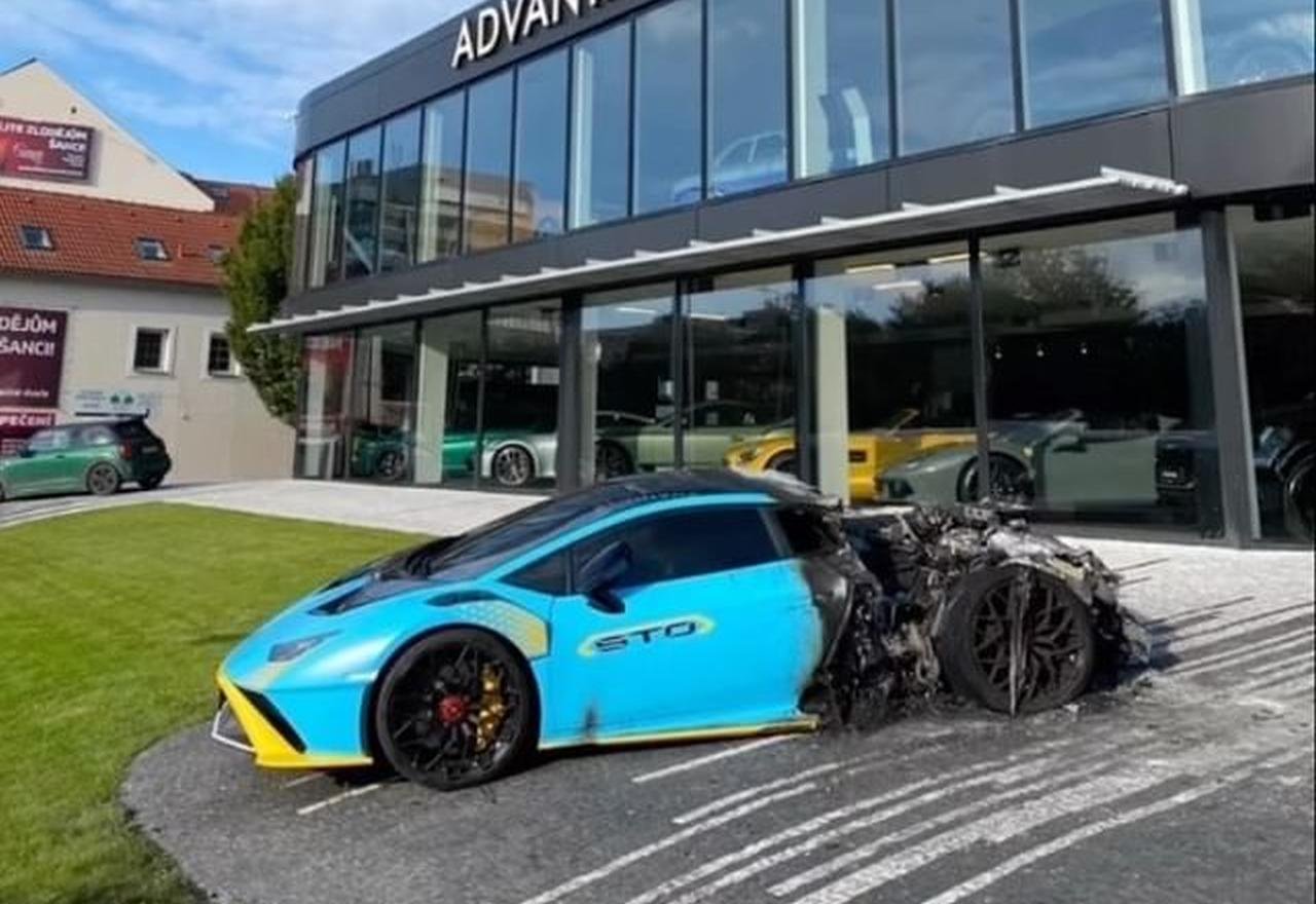 Lamborghini Huracan STO-Fire-Prague