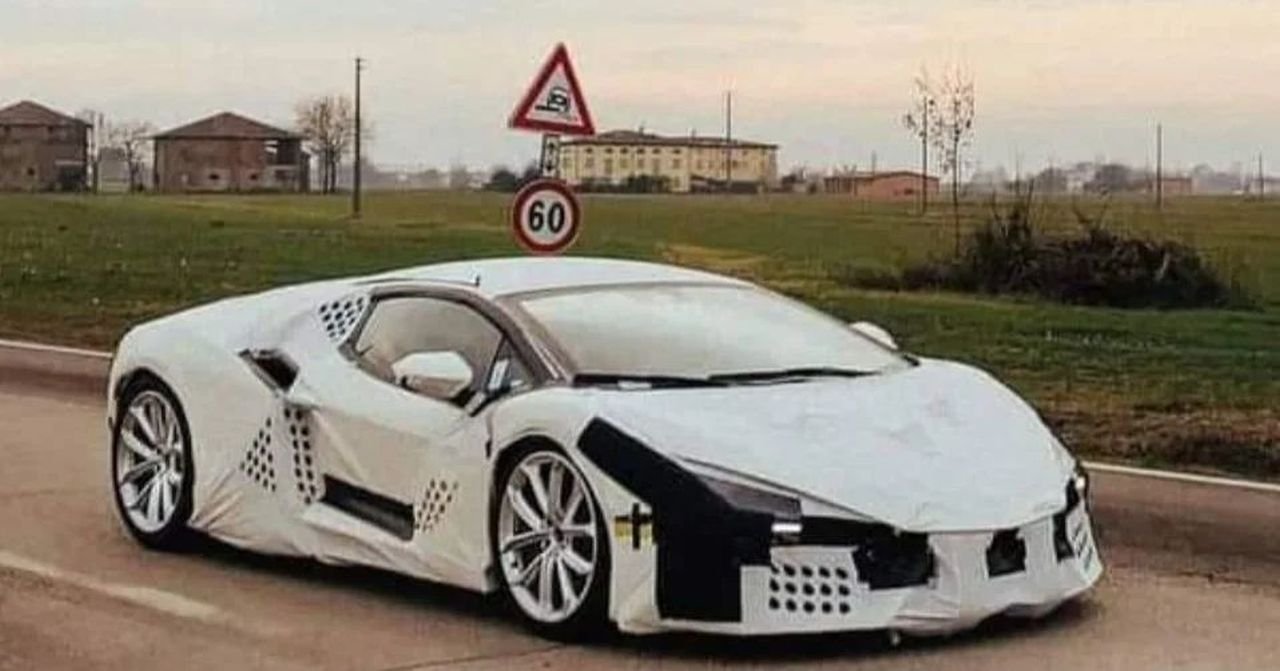 2023 Lamborghini Aventador successor-spy-images-1`