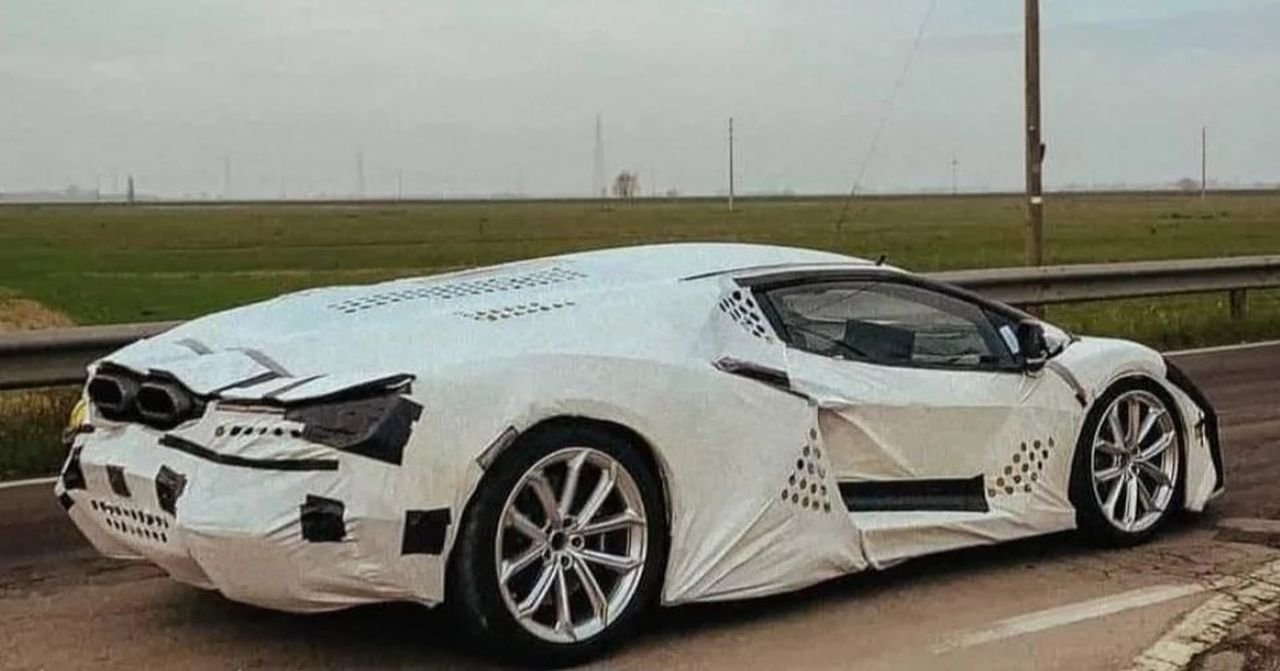 2023 Lamborghini Aventador successor-spy-images-3