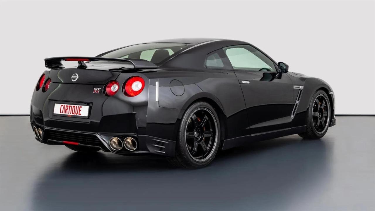 Nissan-GT-R-for-sale-Sebastian-Vettel-2