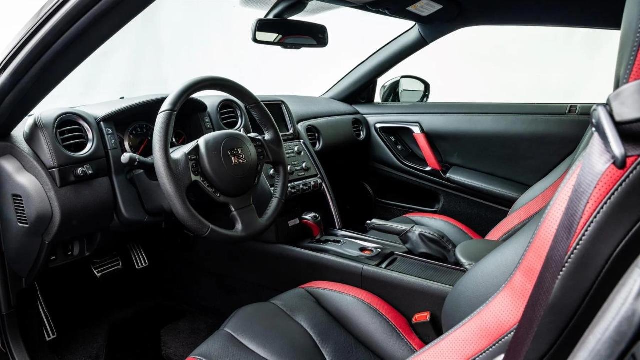 Nissan-GT-R-for-sale-Sebastian-Vettel-3