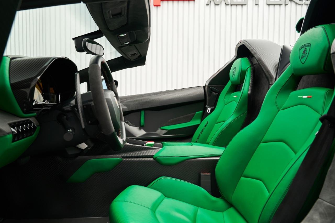 Lamborghini Veneno Roadster-for-sale-Dubai-4
