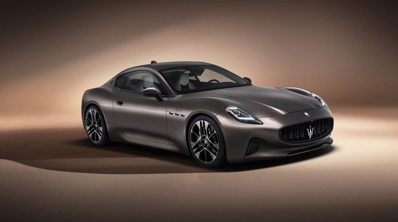 2024-maserati-granturismo-folgore