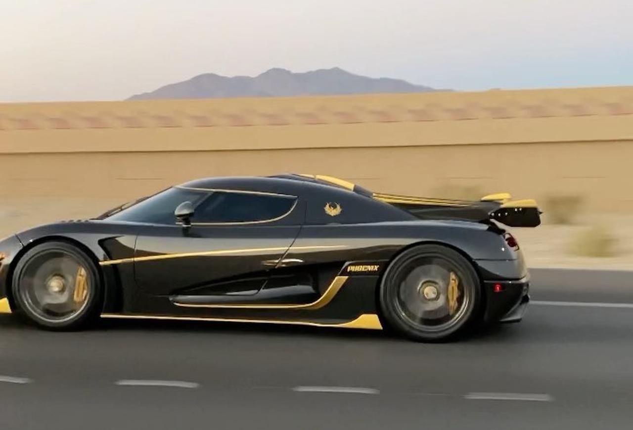 Koenigsegg Agera RS Phoenix-Tesla Model S-Plaid-race