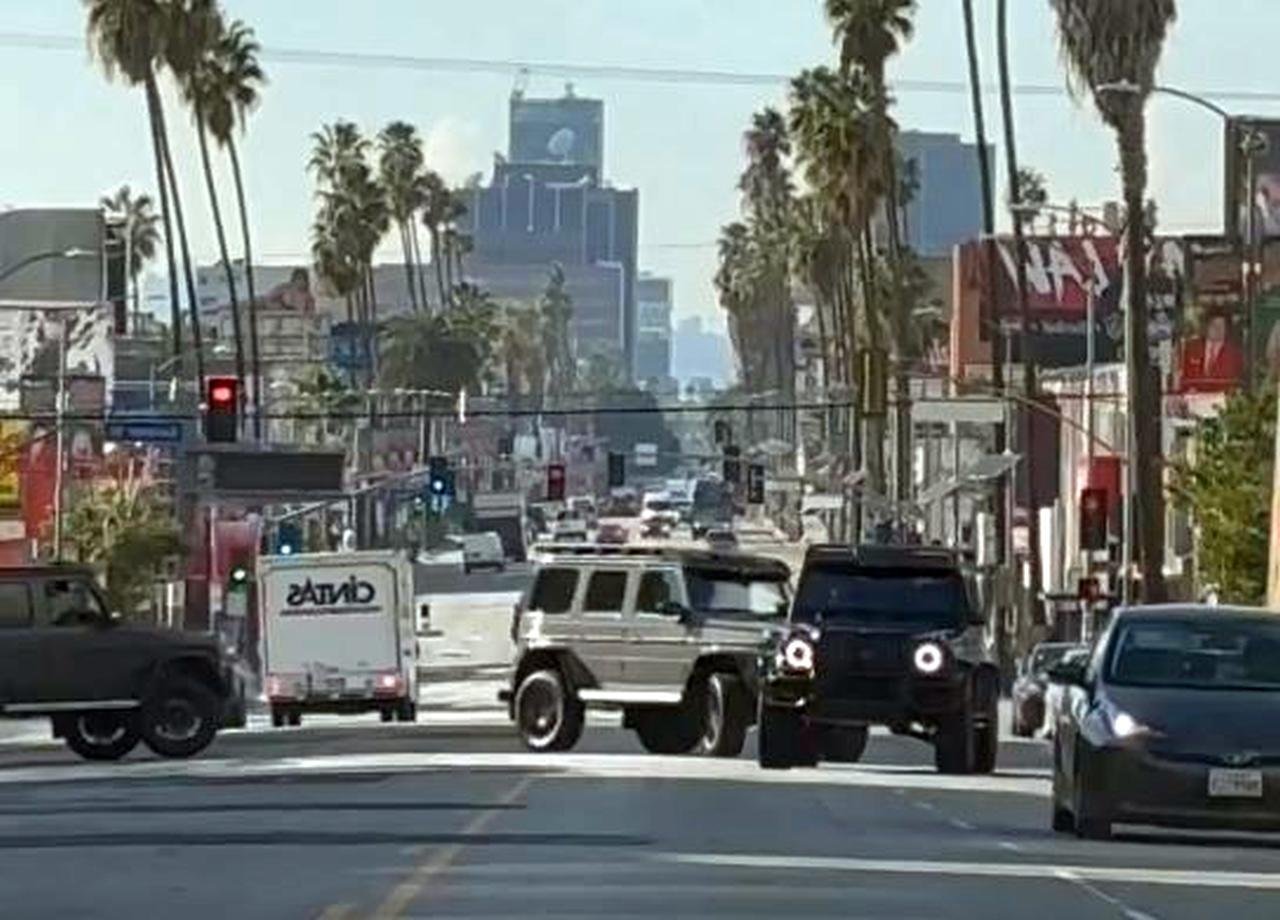 Mercedes-G-wagon-convoy-LA