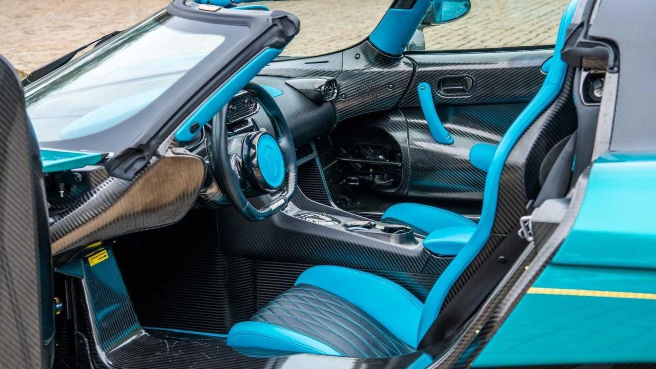 2021-koenigsegg-regera-candy-liquid-blue-for-sale-3