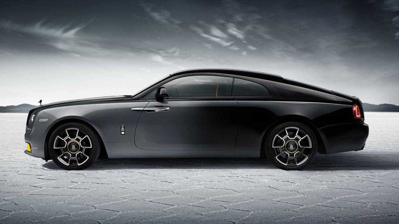 2023-rolls-royce-black-badge-wraith-black-arrow-interior