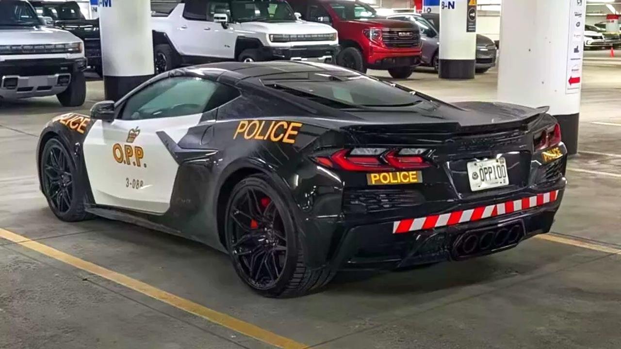 Corvette-Z06-Police-car-Canada