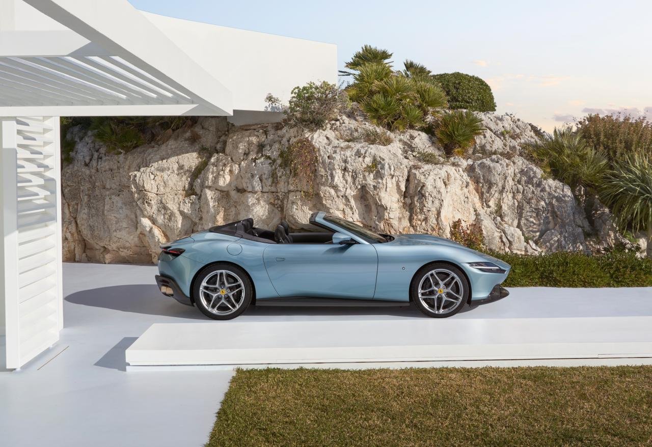 Ferrari Roma Spider-3