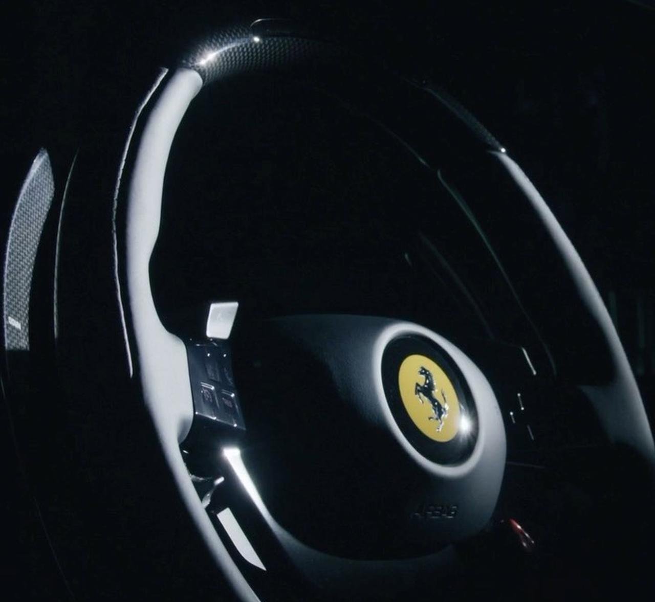 Ferrari Roma Spider-teaser-1