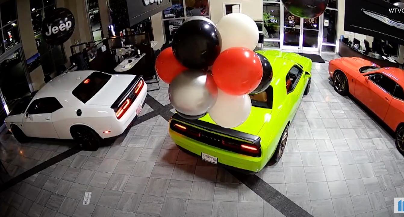 6 Dodge Challenger Hellcats stolen
